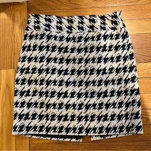Ann Taylor houndstooth skirt